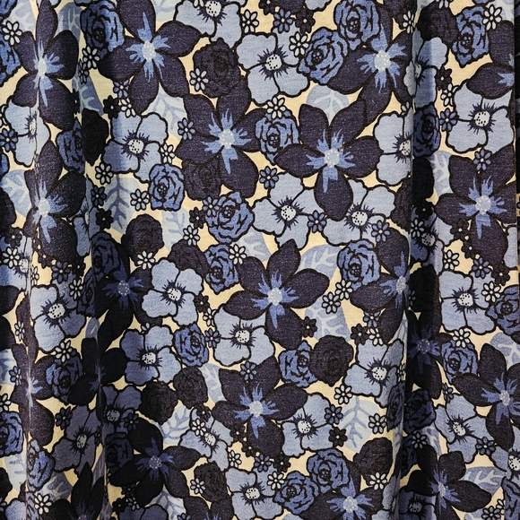 Lane Bryant 18/20 Roll-Sleeve Scoop-Neck Tee Blue Floral EUC - Picture 4 of 7